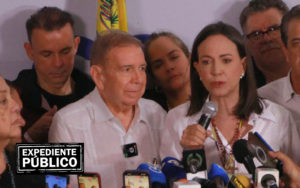 “Ganamos y todo el mundo lo sabe”. Oposición rechaza resultados del CNE en Venezuela